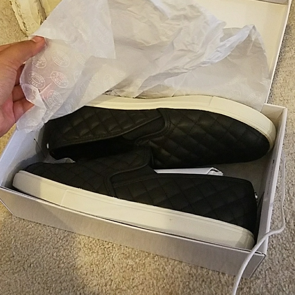 Slip ons - Picture 3 of 3